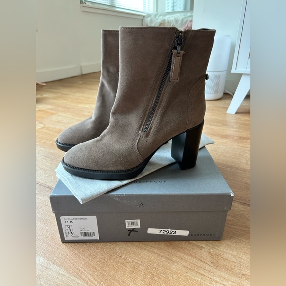 NWOT Aquatalia Ilenia Suede Ankle Boots in Taupe - Picture 2 of 9